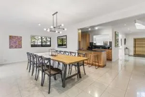 Perfectly Located 4-Bed House in Kensington - Melbourne