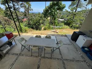 Modern Room with Outdoor Kitchen, Roofdeck Near White Beach