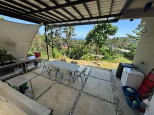 Modern Room with Outdoor Kitchen, Roofdeck Near White Beach