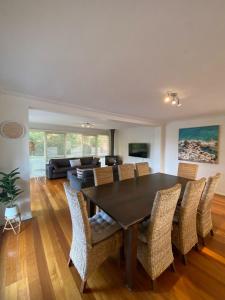 Beach Holiday Home - Walk to Main Street, Beach, Dining & Shops