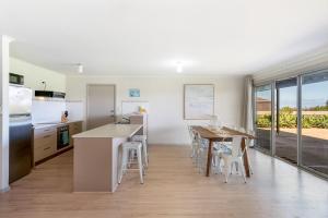 Spacious 3-Bed Ground Level Beachside Stay