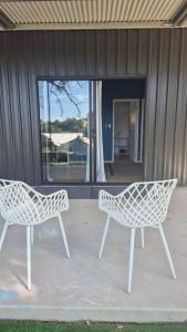 Coastal, furbaby friendly, short walk to beach