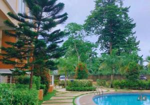 Palawan 2BR Rental Homes with Balcony, FREE Pool, Gym & Parking near Airport up to 5persons - B2 5MoonstoneB