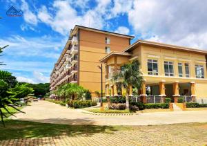 Palawan 2BR Rental Homes with Balcony, FREE Pool, Gym & Parking near Airport up to 5persons - B2 5MoonstoneB