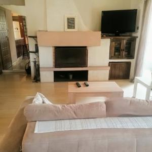 GLYFADA 1BEDROOM UNIT with FIREPLACE