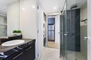 Avalon Apartments - QStay