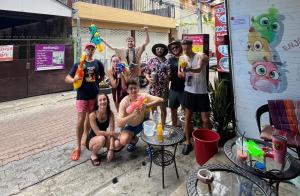 Lazy Gibbon 1 Chiang Mai - Tha Phae Gate