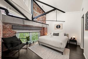 Stylish Riverside 2-Bedroom Apartment in Teneriffe