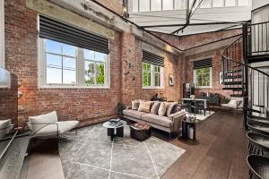 Stylish Riverside 2-Bedroom Apartment in Teneriffe