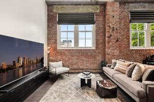 Stylish Riverside 2-Bedroom Apartment in Teneriffe