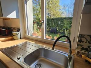 Charmant gîte avec jardin privatif au cœur de la Loire, Wi-Fi & parking inclus - FR-1-381-618