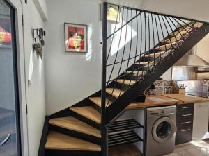 Maisons de vacances Charmant gite avec jardin privatif au coeur de la Loire, Wi-Fi & parking inclus - FR-1-381-618 : photos des chambres