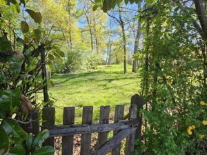 Charmant gîte avec jardin privatif au cœur de la Loire, Wi-Fi & parking inclus - FR-1-381-618