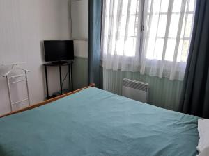 Maisons de vacances Maison renovee pour 6 pers. pres plage du Bouil, parking privatif - FR-1-194-294 : photos des chambres