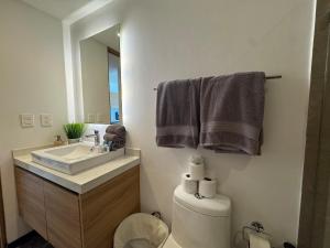 Oceanfront Condo, Roof Pool, Gym, Walk to 5th Ave!