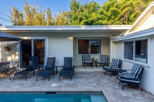 West Palm Beach Bungalow with Swimming Pool