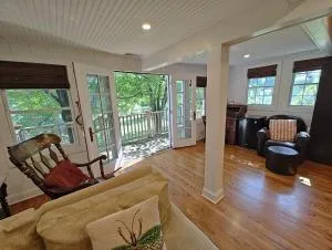 Peaceful New Canaan 2-BdRm Cottage - Pet Friendly! - Ridgefield