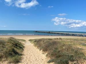 Maisons de vacances Maison vintage proche foret avec parking, animaux acceptes - FR-1-652-15 : photos des chambres