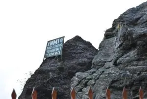 Stay by Tenzing Rock - 佩林