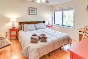 Less Than 1 Mi to Beach Condo with Community Perks in HHI!