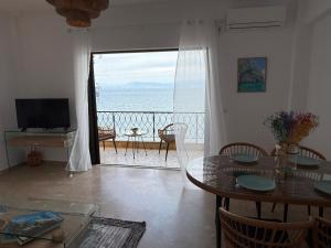 Fronte Mare Suite - Sea Front Luxury Suite With Private Beach Patio