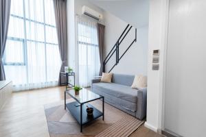 Bright Duplex with Panoramic Views Rooftop Pool and Gym