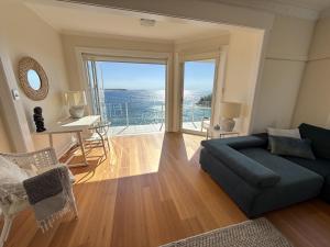 Stunning Ocean Front Manly Shelly Beach