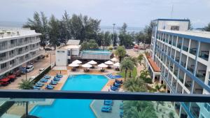 Grandblue condominium 607 with sea view