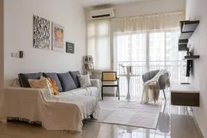 The White House - 3BR Meridin Bayvue - Kampong Kong Kong