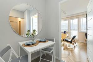 Family Apartment with 3 Bedrooms and Balcony by Noclegi Renters