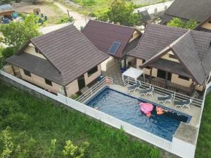 2 Fully equipped Cottages w big Pool & Fishing - 3hvězdičkové hotely ve městě Bang Sare