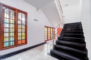 Super Townhouse City Center Ernakulam