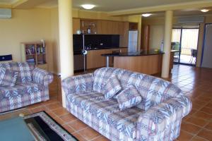 Horizons Beachfront Apartment