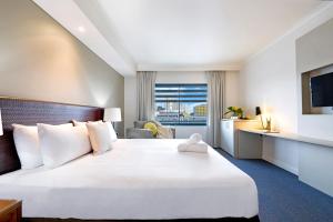 Darwin Harbourside Escape in Two Adjacent Rooms