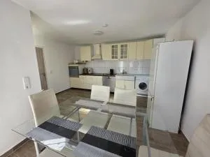 Schöne Monteurwohnung voll ausgestattet bis zu 4 Personen - Wassenach