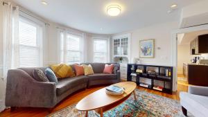 Spacious 5BR w AC, Near Harvard & Davis Sq
