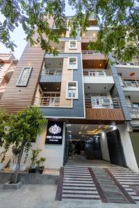 Amaze Stays Noida Sector 70