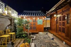 Private hanok with 4 bedrooms Hanok Stay Sara - Gimje