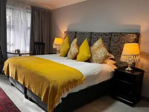 Rabbit Hole Hotel - Krugersdorp West