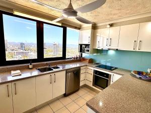 2 Bdrm Apt in Aquarius Surfers Broadbeach