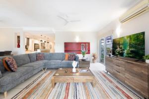 Zen Saltwater Retreat Balcony - Pool - Seaview