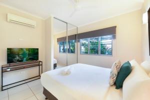 Zen Saltwater Retreat Balcony - Pool - Seaview