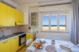 Finestra Sul Mare con Parcheggio Privato e A-C