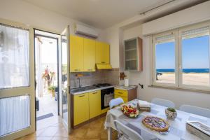 Finestra Sul Mare con Parcheggio Privato e A-C