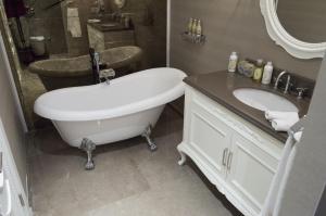 Ena Boutique Hotel & Residences