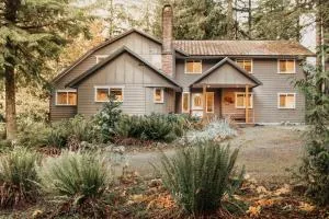 Mt Baker Lodging Cabin 3 is a Very large cabin on acreage - Warnick