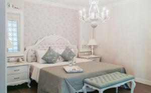 King Room with Spa Bath room in Ena Boutique Hotel