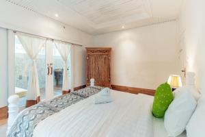 Elegant 2-Bed Villa Near Canggu Beach