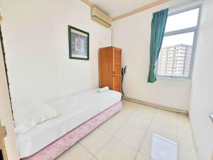 Large 3BR Apt Cikarang with Wi-Fi, Netflix, Gym