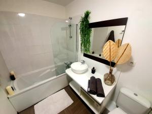 Appartements Appartement T2 climatise Piscine : photos des chambres